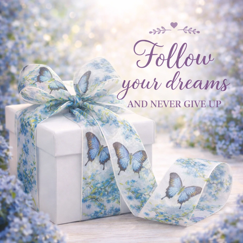 Taftová stuha Blue Butterfly Meadow 40mm × 20m – průsvitná, motýlí potisk